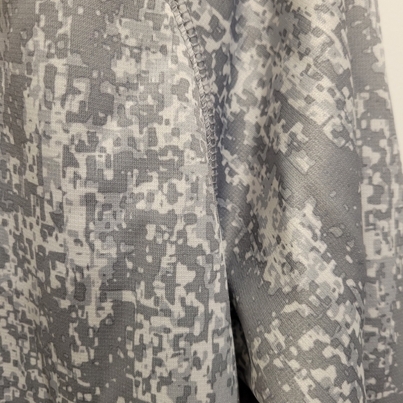 Youth XL Under Armour hooded sweatshirt - Picture 6 of 7